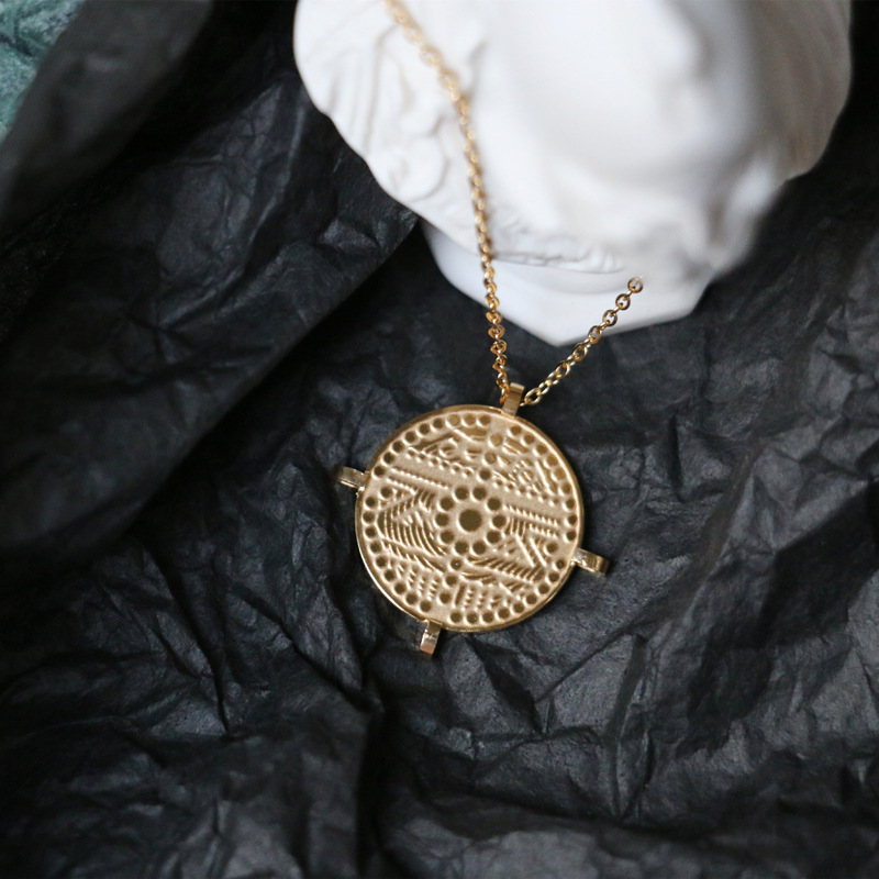 North Pluto Sun Tarot National Wind Lion Medal Gold Coin Compass Necklace 
