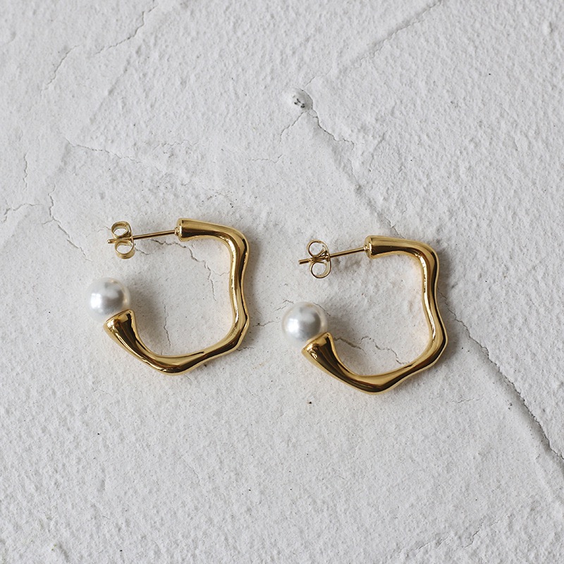 Pearl Irregular C-shaped Earring