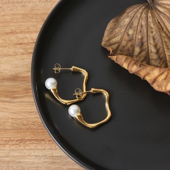 Pearl Irregular C-shaped Earring