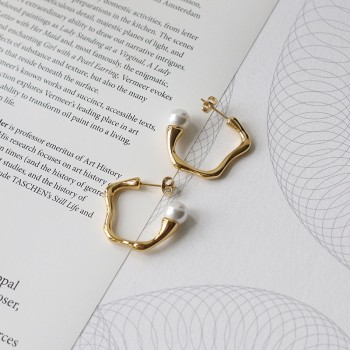 Pearl Irregular C-shaped Earring