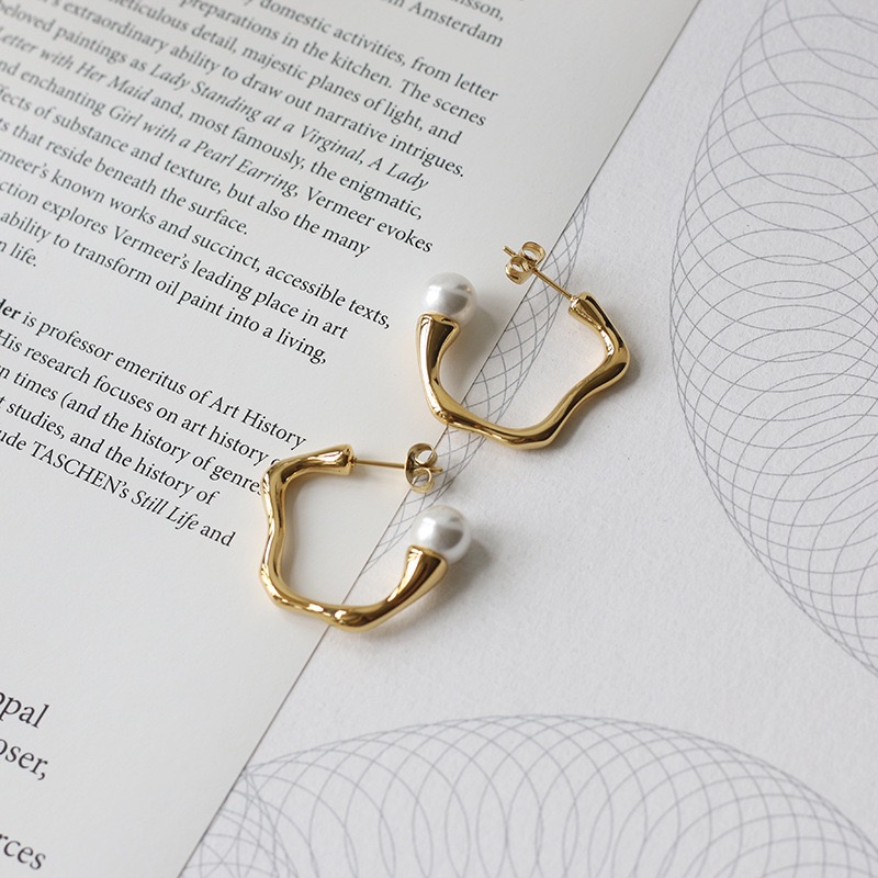 Pearl Irregular C-shaped Earring 