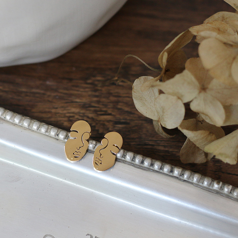 Sleeping Cute Line Face Niche Earrings 