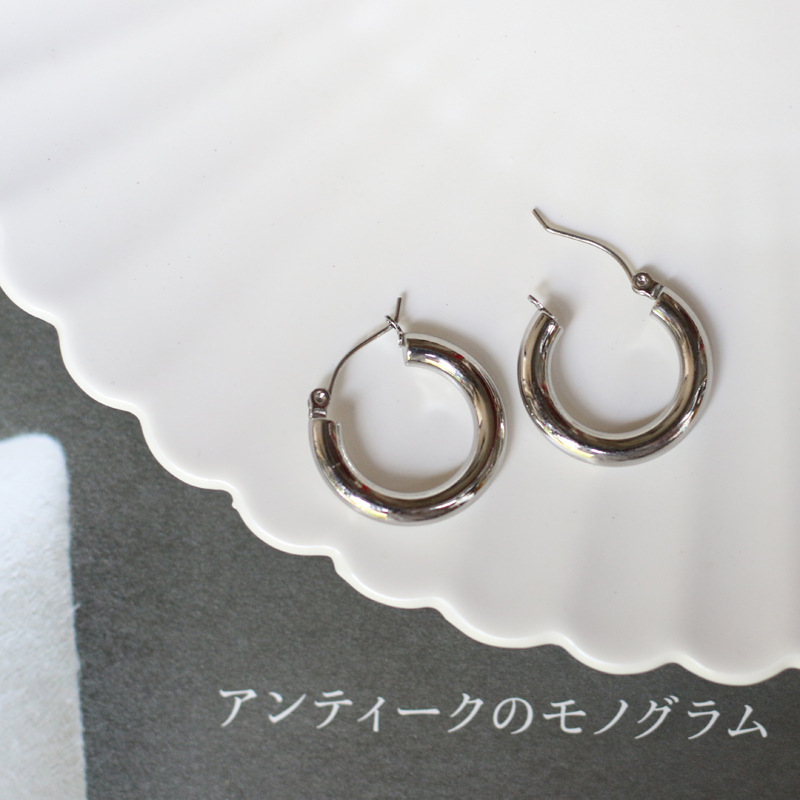 Thick Line Smooth Simple Small Earrings 