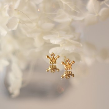 Mini petite princess small crown stud earrings 