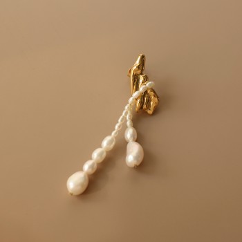 Single price drop wax irregular freshwater pearl tassel retro stud earrings 