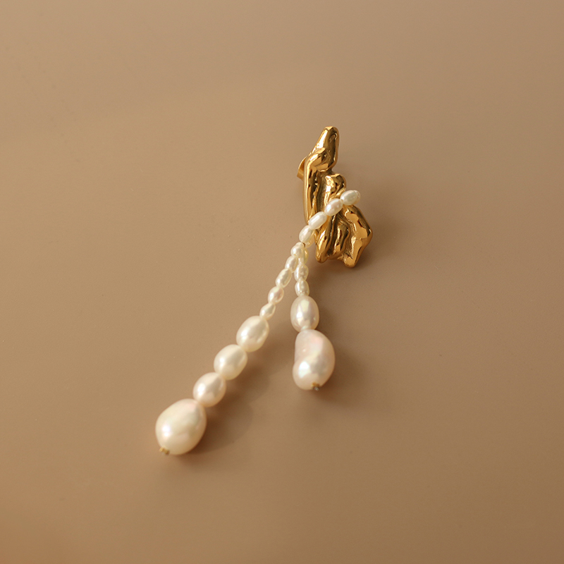 Single price drop wax irregular freshwater pearl tassel retro stud earrings  