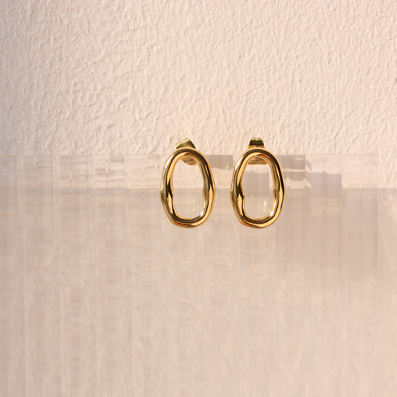 Circle irregular sonic stud earrings  