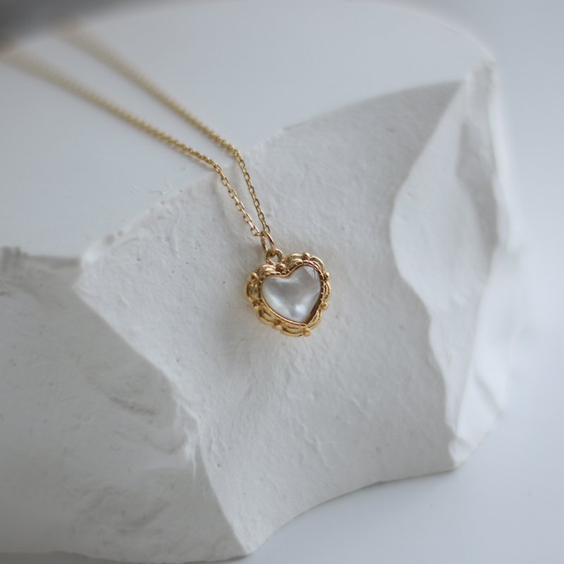 Shell Love Epoxy Casting Peach Heart Retro Pattern Necklace Clavicle Chain  
