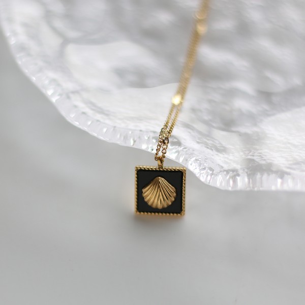 Acrylic Black Small Square Shell Ocean Wind Summer Necklace 