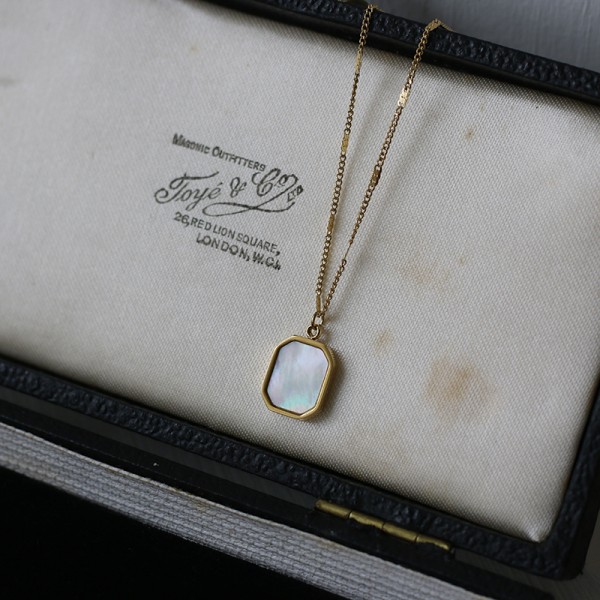 Shell White Mother-of-pearl Hexagonal Square Glitter Necklace