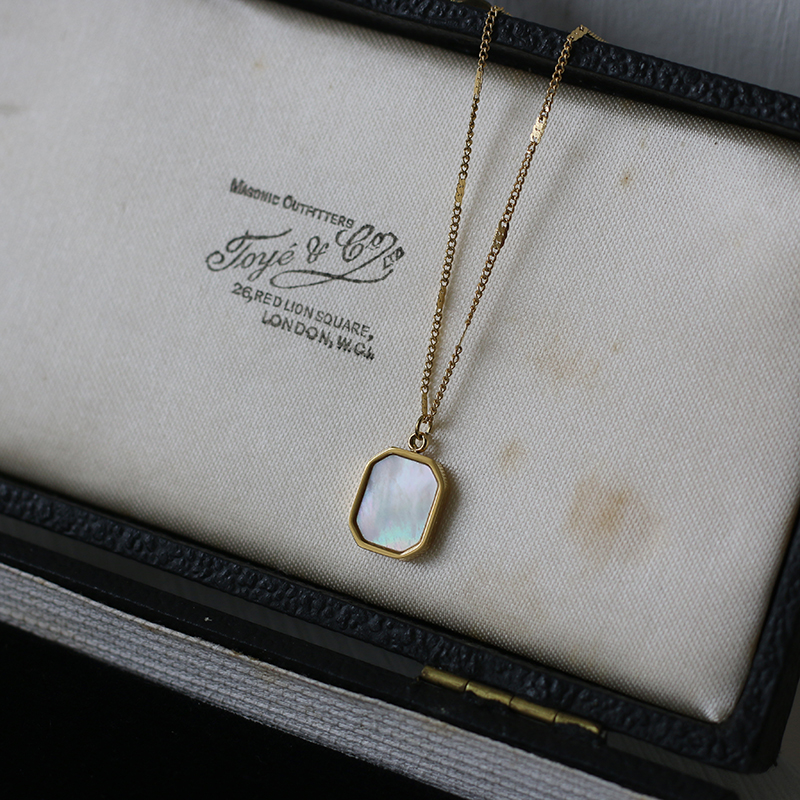 Shell White Mother-of-pearl Hexagonal Square Glitter Necklace 