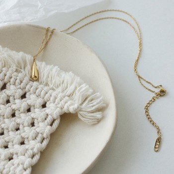 You don’t need to pick up The Simple Water Drop Tear Necklace In The Bath