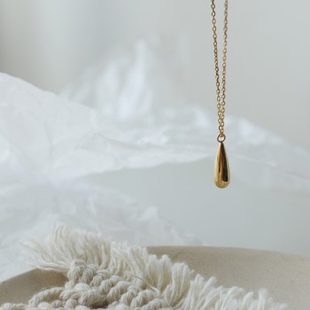 You don’t need to pick up The Simple Water Drop Tear Necklace In The Bath