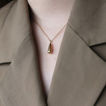 You don’t need to pick up The Simple Water Drop Tear Necklace In The Bath