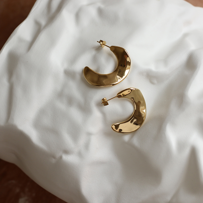 Horn Small Curved Piece Concave-convex Tin Foil Niche Designer Earrings French Elegant Earrings 