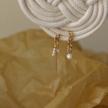 Asymmetric Hand Tassel Pearl Earrings 