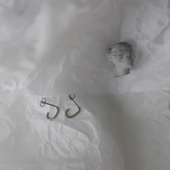 Simple Earlobe Nails Small and Versatile Sex free Daily Earrings