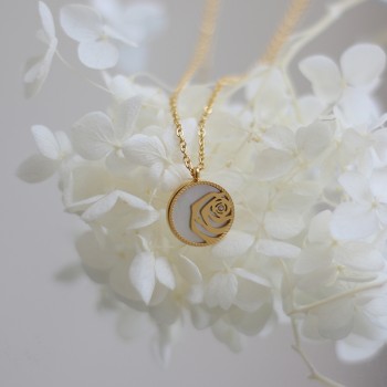 Camellia Elegant Rose Flower Shell White Mother-Of-Pearl Round Necklace 