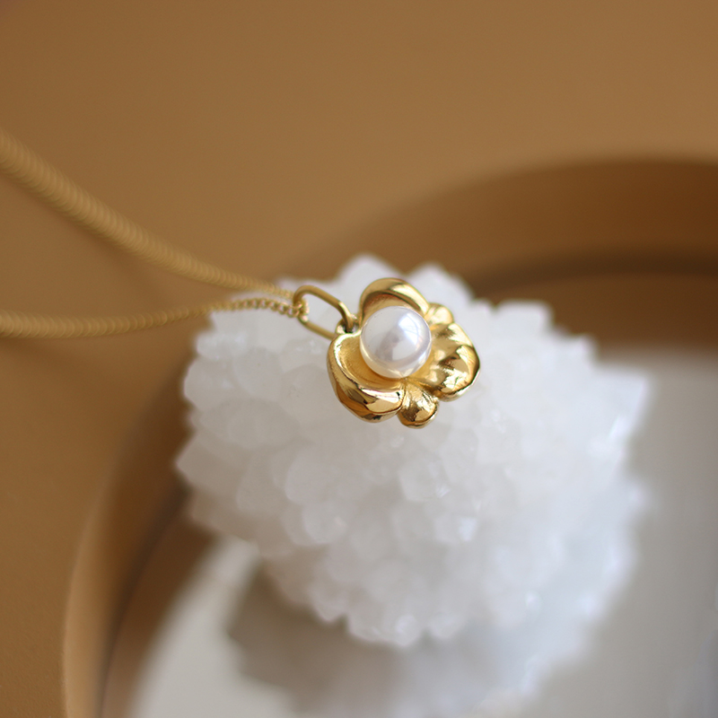 Pearl Puff Flower Three-dimensional Casting Necklace 