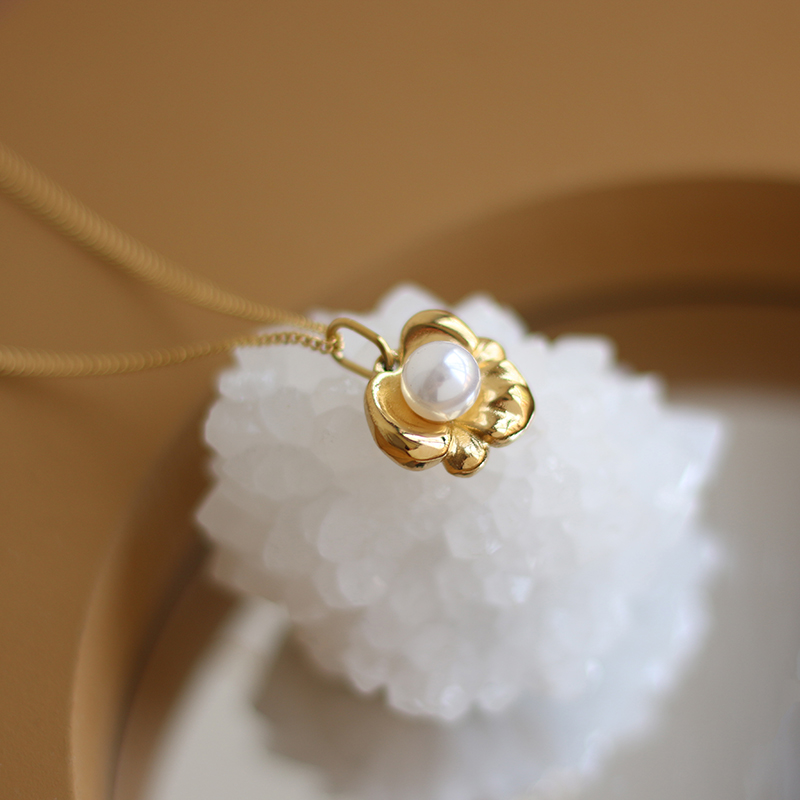 Pearl Puff Flower Three-dimensional Casting Necklace  