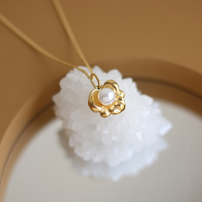 Pearl Puff Flower Three-dimensional Casting Necklace  