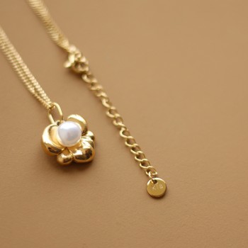 Pearl Puff Flower Three-dimensional Casting Necklace 