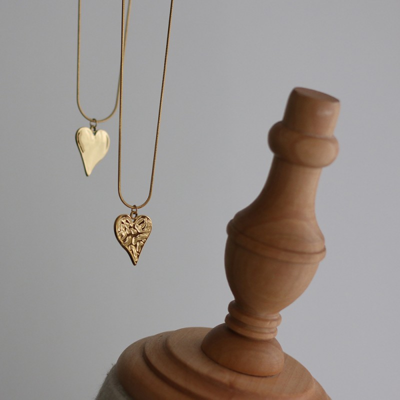 Retro Peach Heart Tin Paper Irregular Love Snake Bone Necklace 