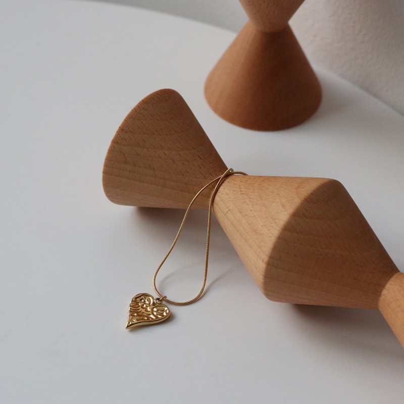 Retro Peach Heart Tin Paper Irregular Love Snake Bone Necklace