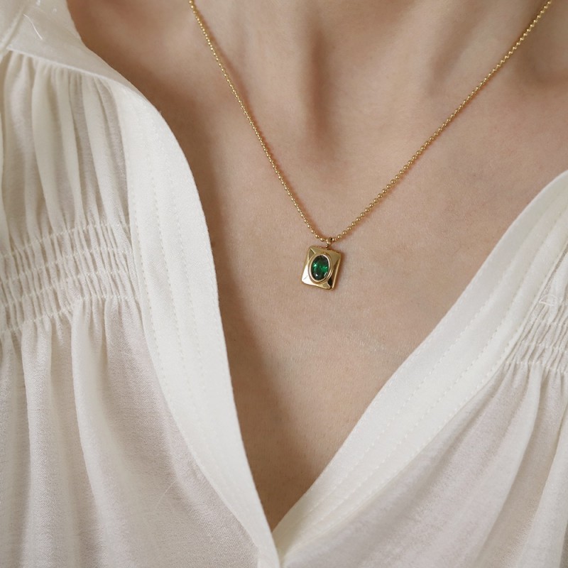 Green Diamond Square Necklace Round Bead Clavicle Chain  