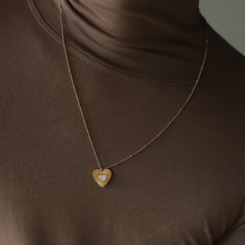 Radiant Heart Carved Shell Sweater Chain 