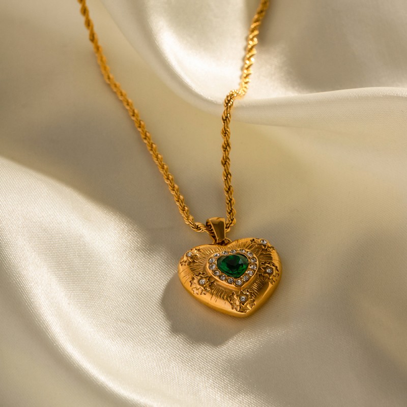 Gold texture hand-inlaid emerald white stone heart pendant necklace 