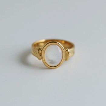 Camber White Shell Mother-of-pearl Oval Ring 