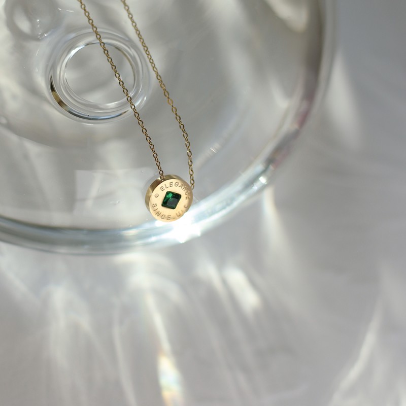 English Round Diamond Emerald Green Letter Elegant Copper Coin Green Diamond Necklace Clavicle Chain  